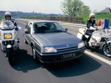 35 lat Renault 25